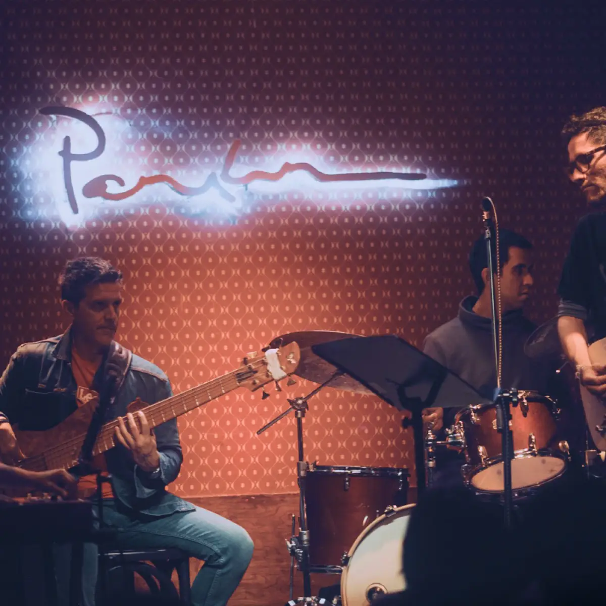 Escenario de música en vivo en Parker & Lenox